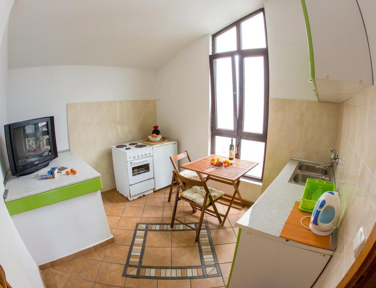 Guest House Mandarina ブドヴァ エクステリア 写真