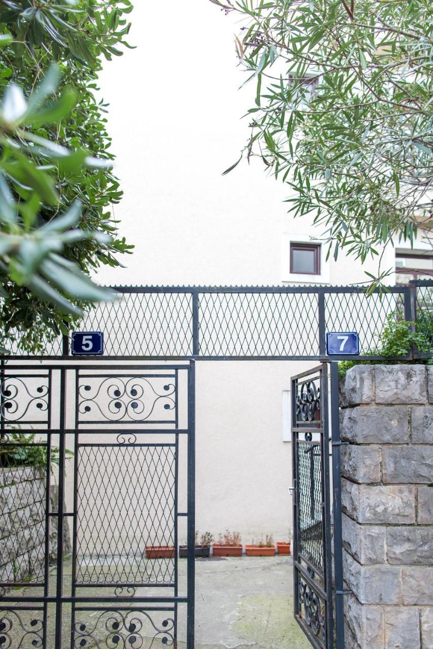 Guest House Mandarina ブドヴァ エクステリア 写真