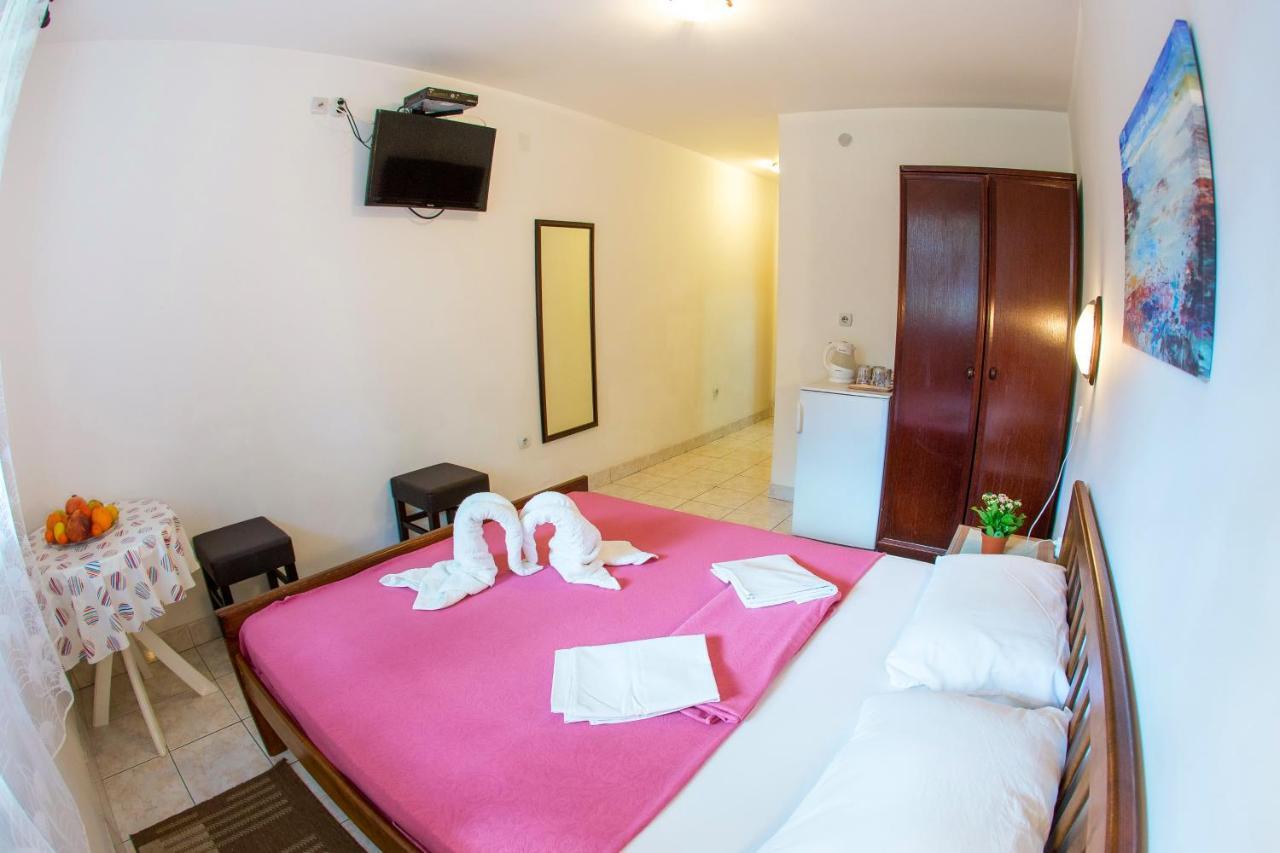 Guest House Mandarina ブドヴァ エクステリア 写真