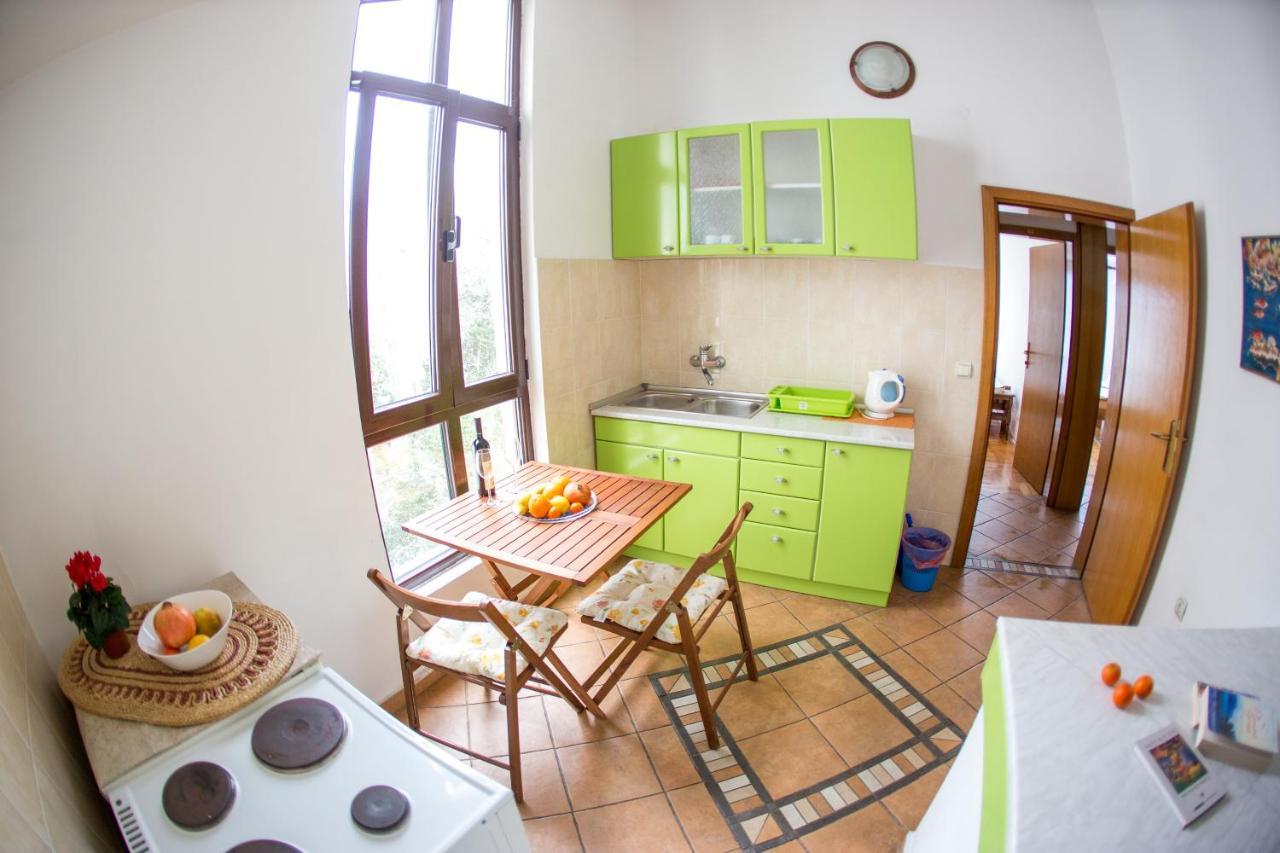 Guest House Mandarina ブドヴァ エクステリア 写真